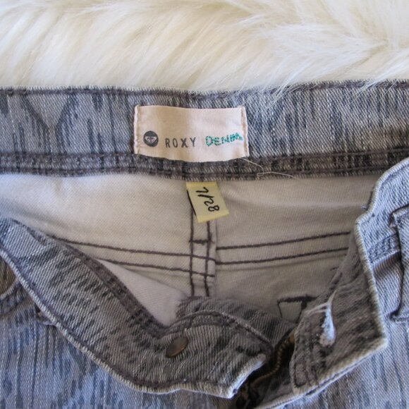 Roxy | Gray Patterned Raw Hem Denim Shorts - Picture 4 of 7